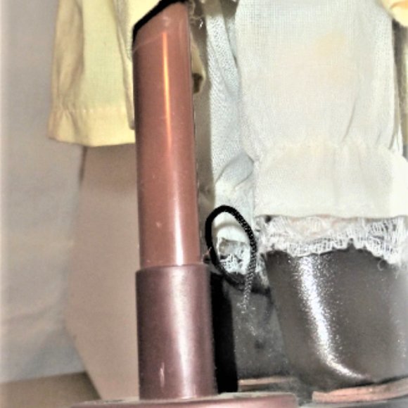 Venessa DOLL COLLECTION Collectors DREAM Series w/ Certificate Ceramic Doll - Picture 7 of 9